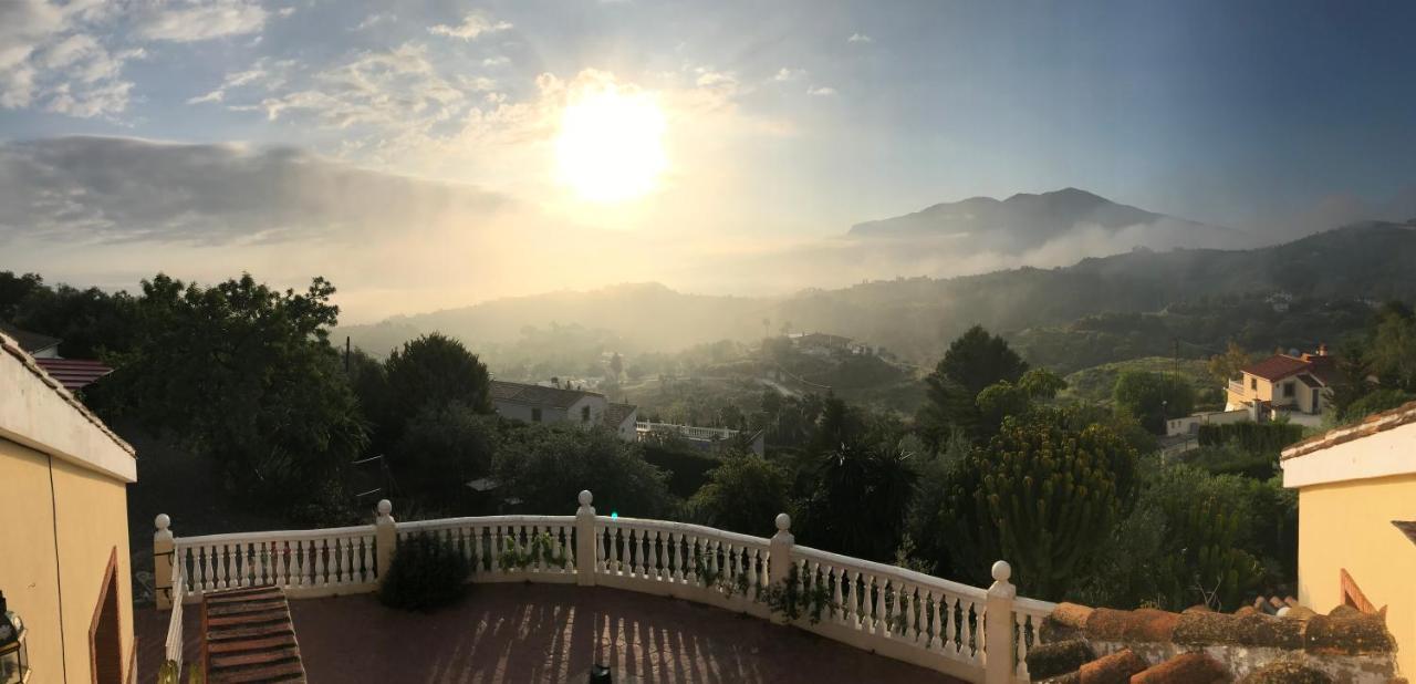 Studio Views Apartment, Cortijo Fruitful Hills มาลากา ภายนอก รูปภาพ