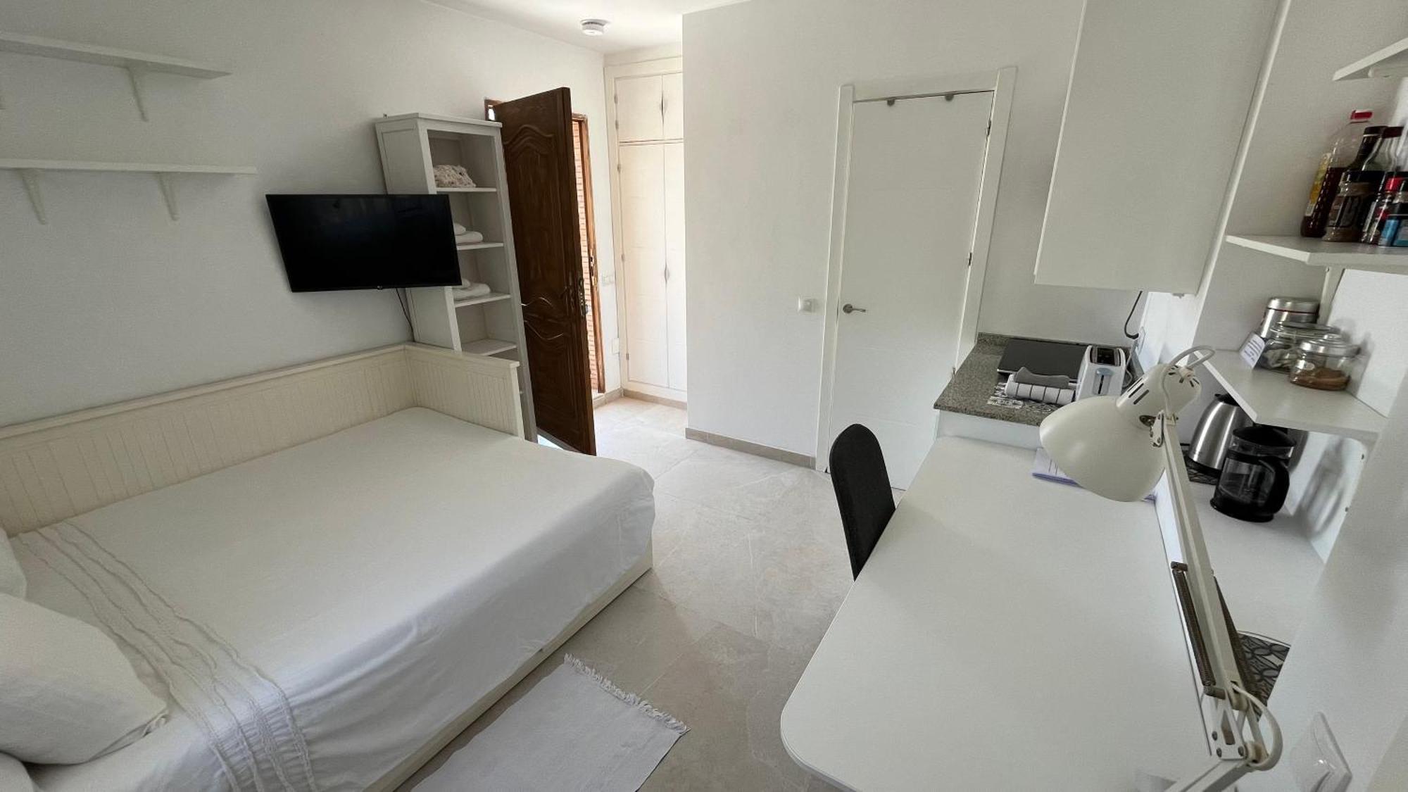 Studio Views Apartment, Cortijo Fruitful Hills มาลากา ภายนอก รูปภาพ